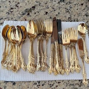Elegant Gold Cutlery Set